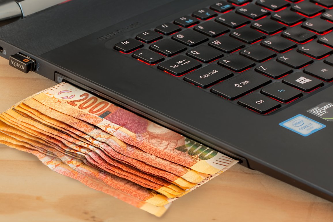 Cyber Monday; Dollar under pressure